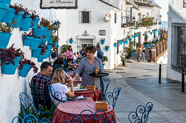 做西班牙TikTok短視頻運營或直播帶貨要用怎樣的海外網(wǎng)絡(luò)線路？